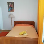 Cvita Πανσιόν Τρογκίρ